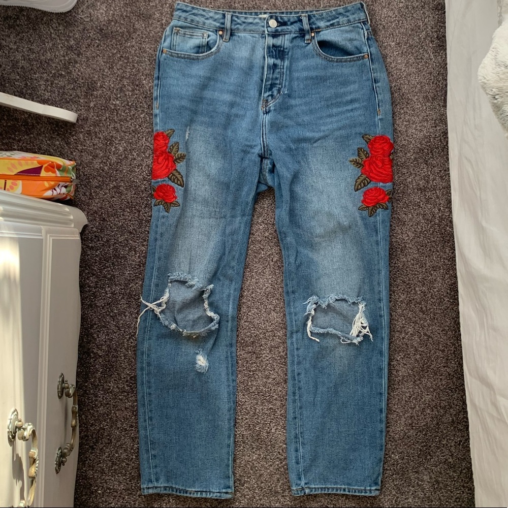 🌹 PACSUN EMBROIDERED MOM JEANS 🌹